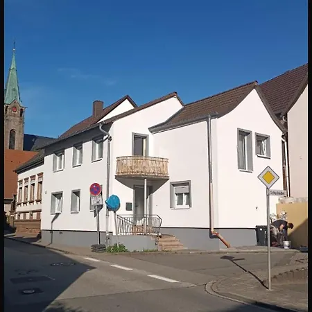 Executive Near Ramstein Air Base Apartman *